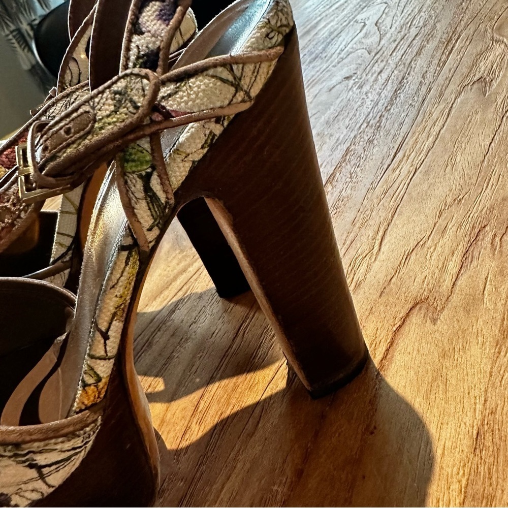 Gucci Women’s Danielle Flora Infinity Canvas Leather Platform Heel Sandals Strap - Picture 3 of 16